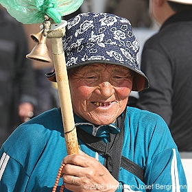 Tibeterin auf dem Parkor in Lhasa - Tibet 2006 - (C)2006 by Hermann-Josef Bergmann